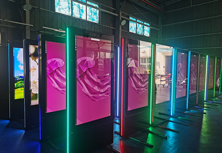 Vertical indoor digital signage (with light bar)