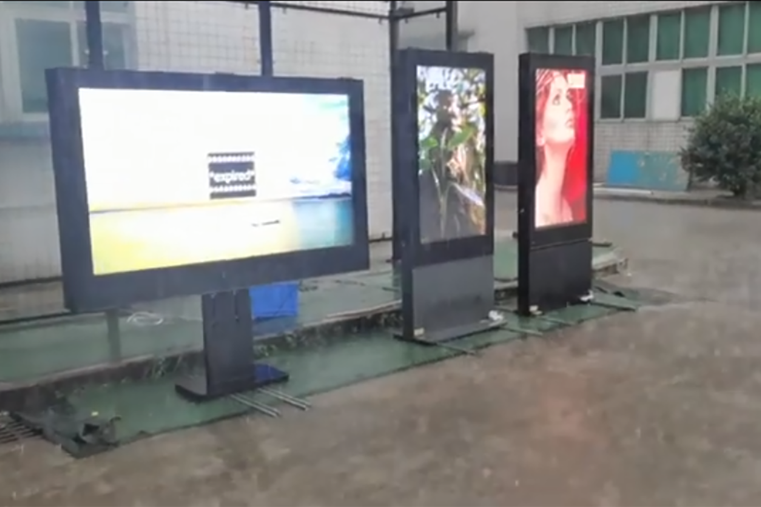 Digital Signage Rainfall Test