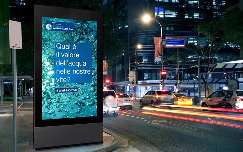 What is outdoor LCD digital signage