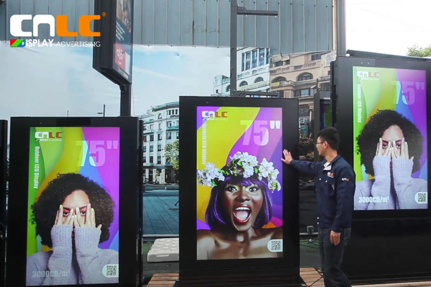 Revolutionizing Outdoor Advertising: High-Brightness LCD Solutions for Smart Cities