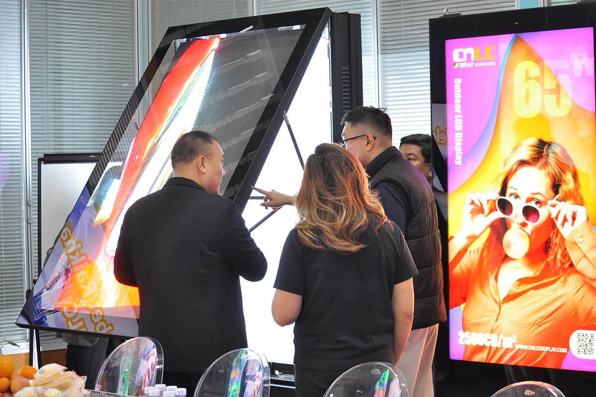 Business partners from North America and Europe visited CNLC’s manufacturing site for a product demo.