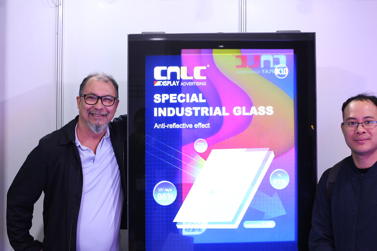 Customers reviewing CNLC’s precision aluminum casing for digital signage solutions.