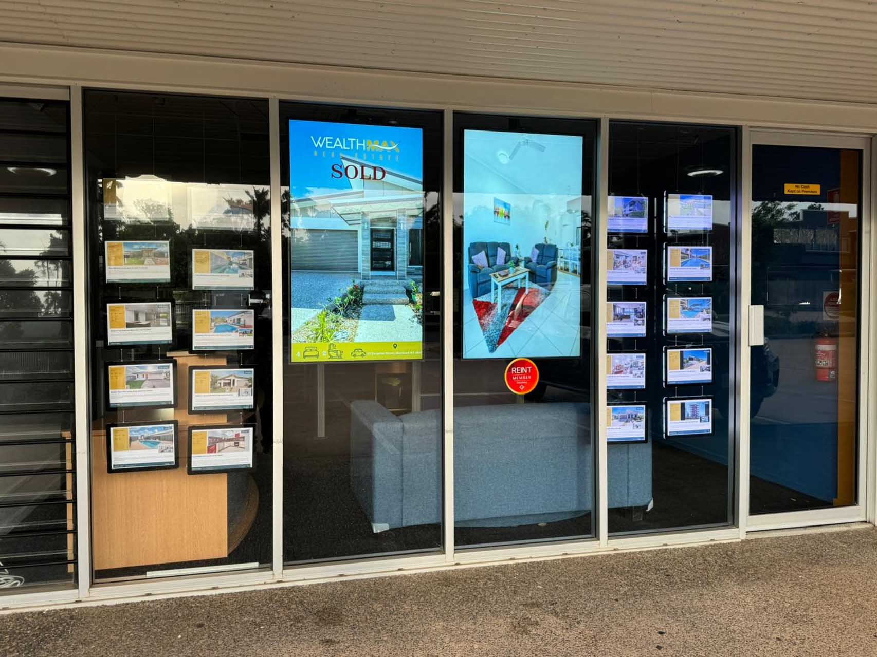 Shop window digital display 21.5 inch