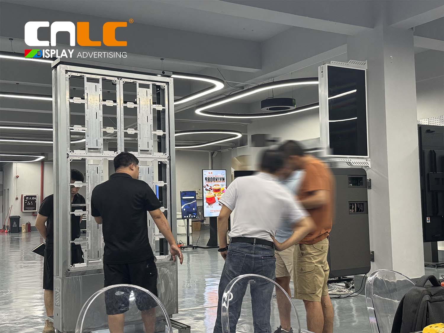  CNLC and European customer discussing LED Mupi outdoor digital signage development