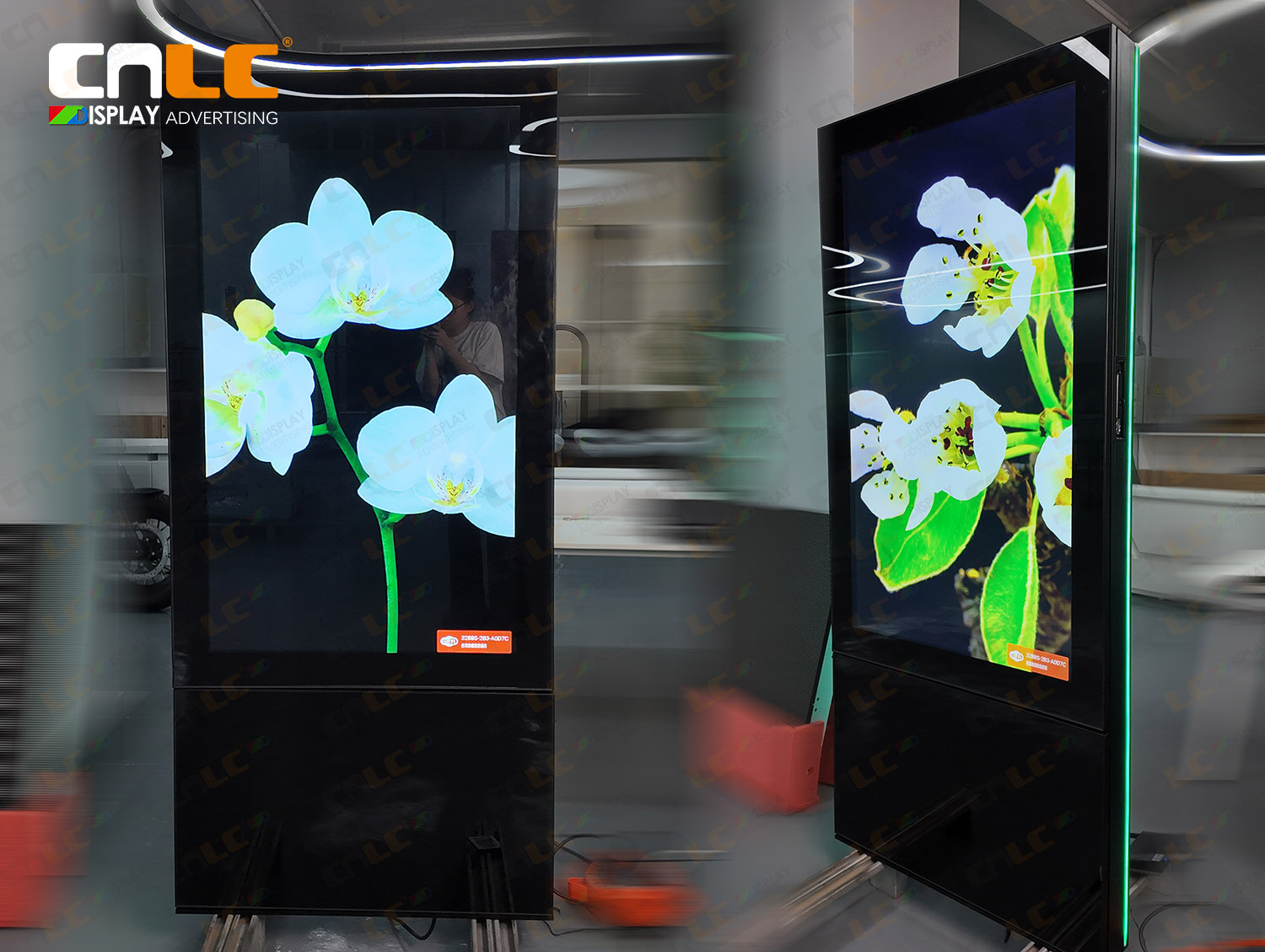 Semi-Outdoor Digital Signage LCD Panel for Train Station and Airport Installations