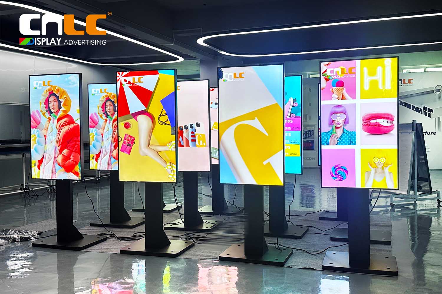 High-Brightness LCD Window Display