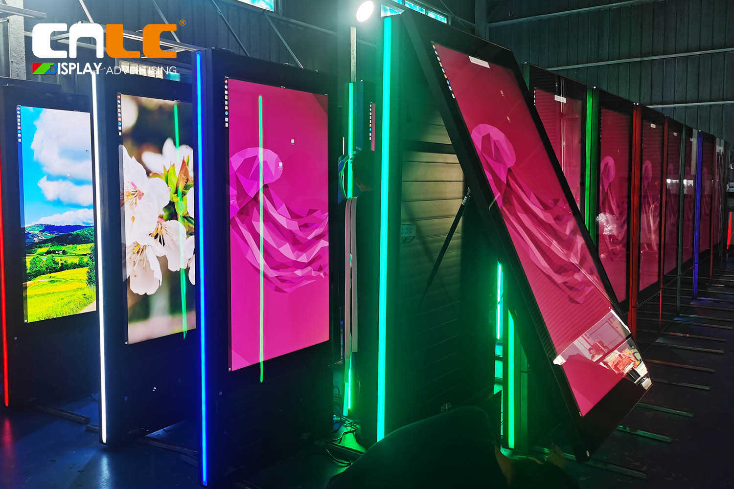 Factory Production of Indoor High Brightness LCD Display Totem