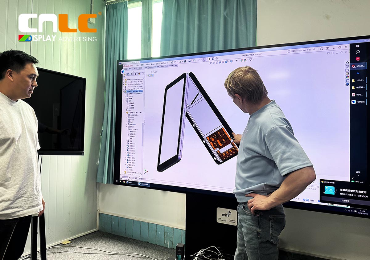 Discussion on customized LCD digital signage solutions with CNLC team.