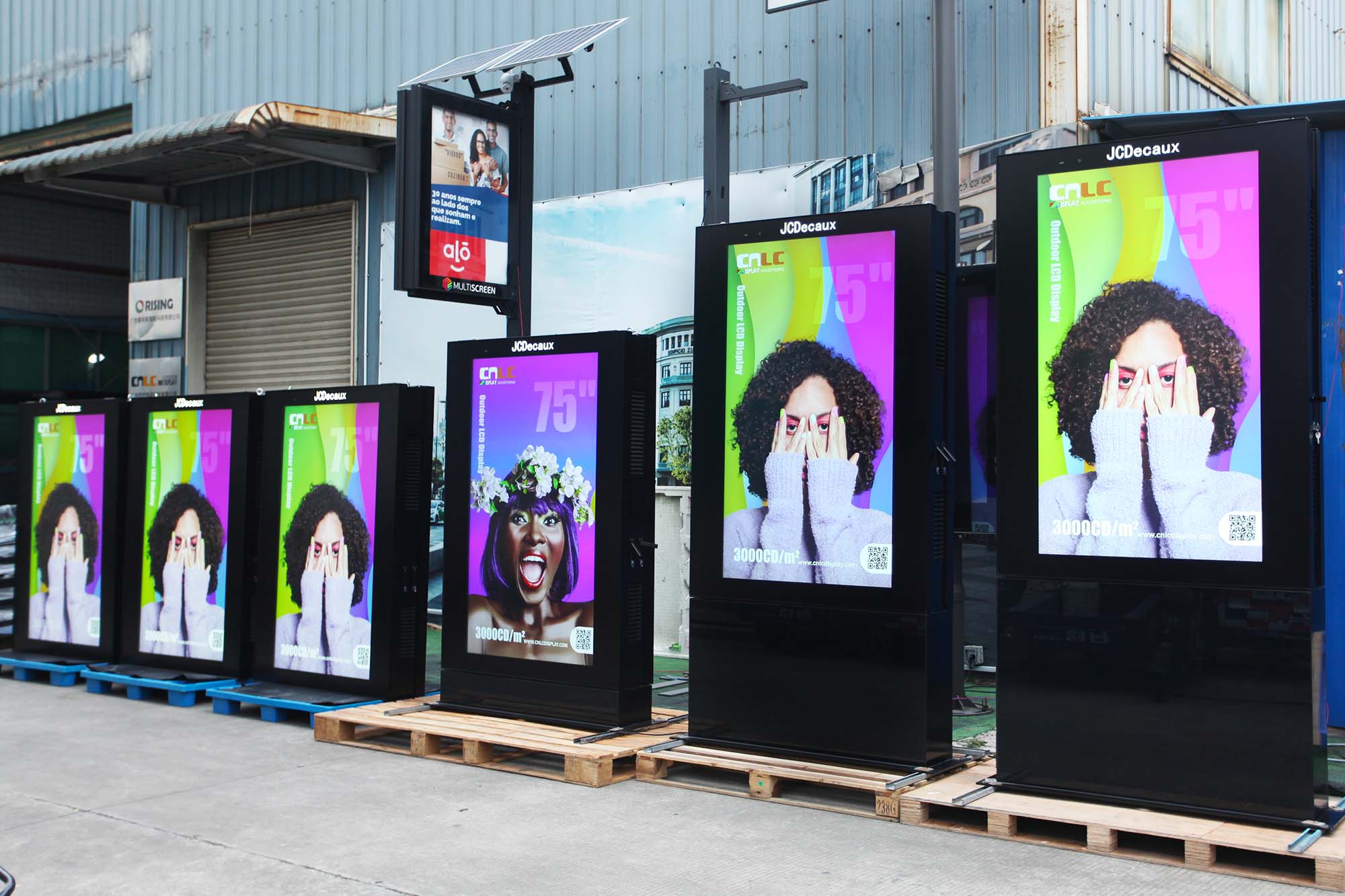 Outdoor double-sided LCD display installed for JCDecaux advertising project