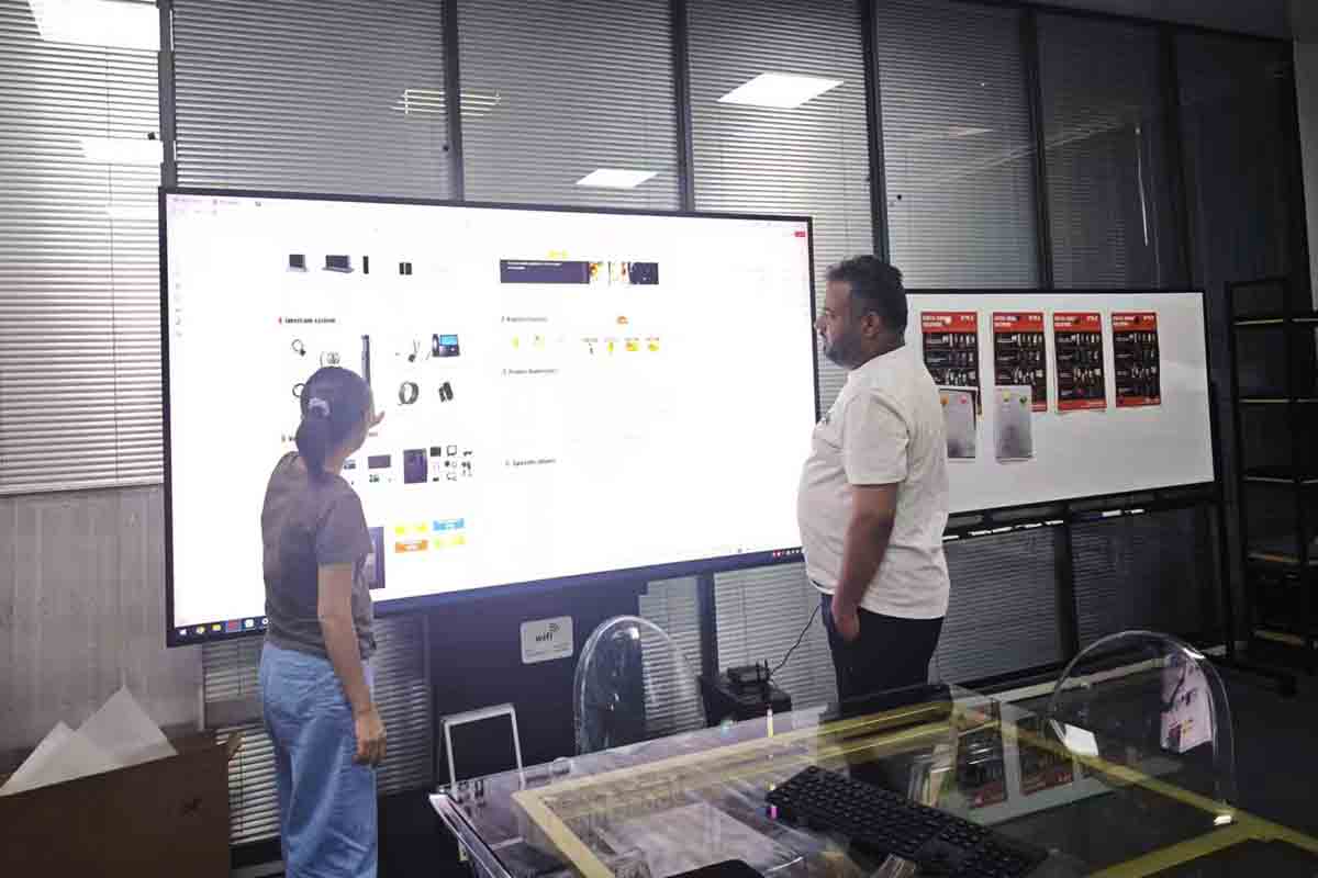 Customers reviewing CNLC&rsquo;s precision aluminum casing for digital signage solutions.